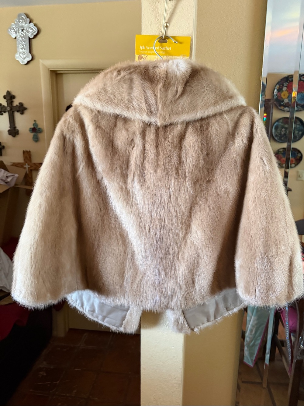 Adorable Small Blonde Mink Stole By Buffums - Picture 5 of 5